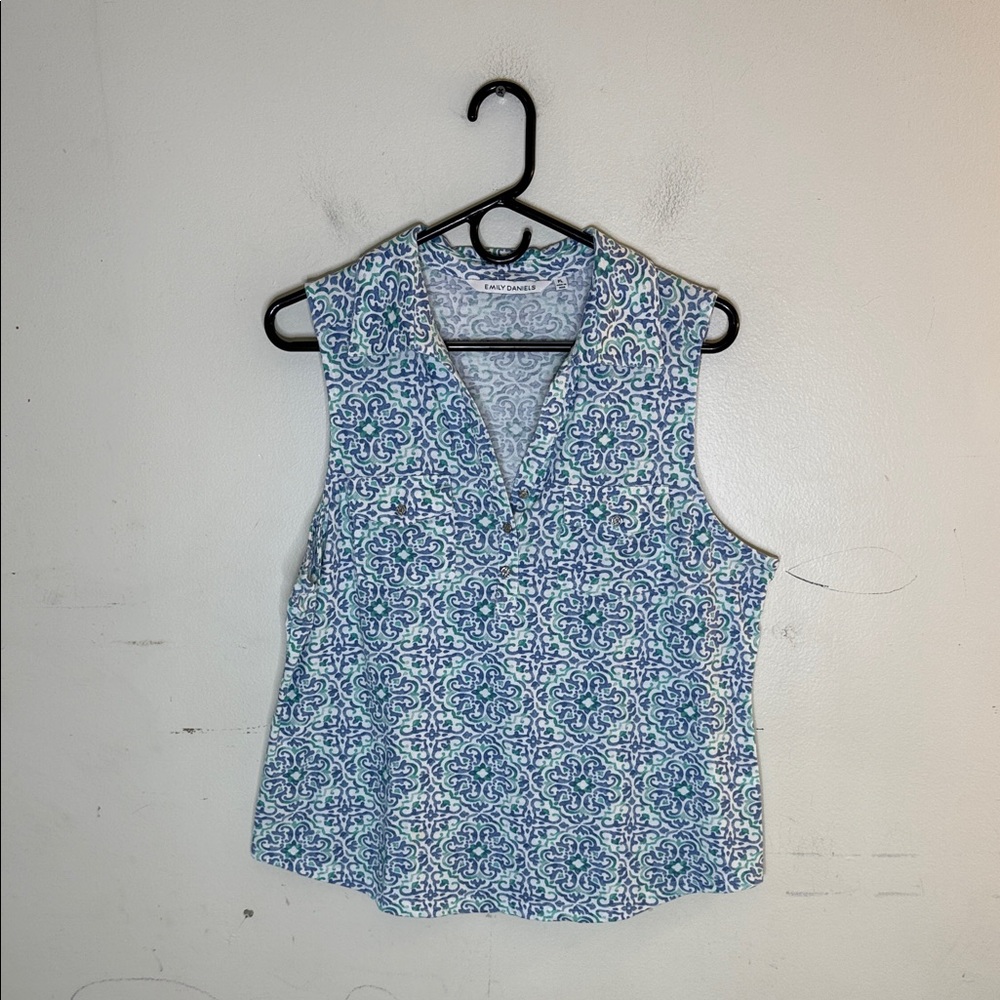 Emily Daniels Blue and White Patterned Sleeveless Top Size Petite Large